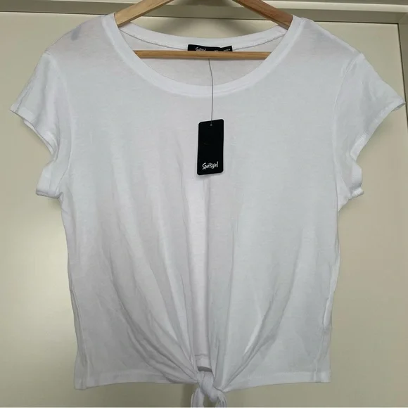 Sportsgirl knot-tie top - cropped length 🤍
Quality 🤍 Staple White 🤍 NEW 💖 - Picture 2 of 6